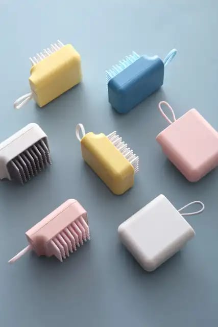 WS290.54Plastic Shampoo Brush